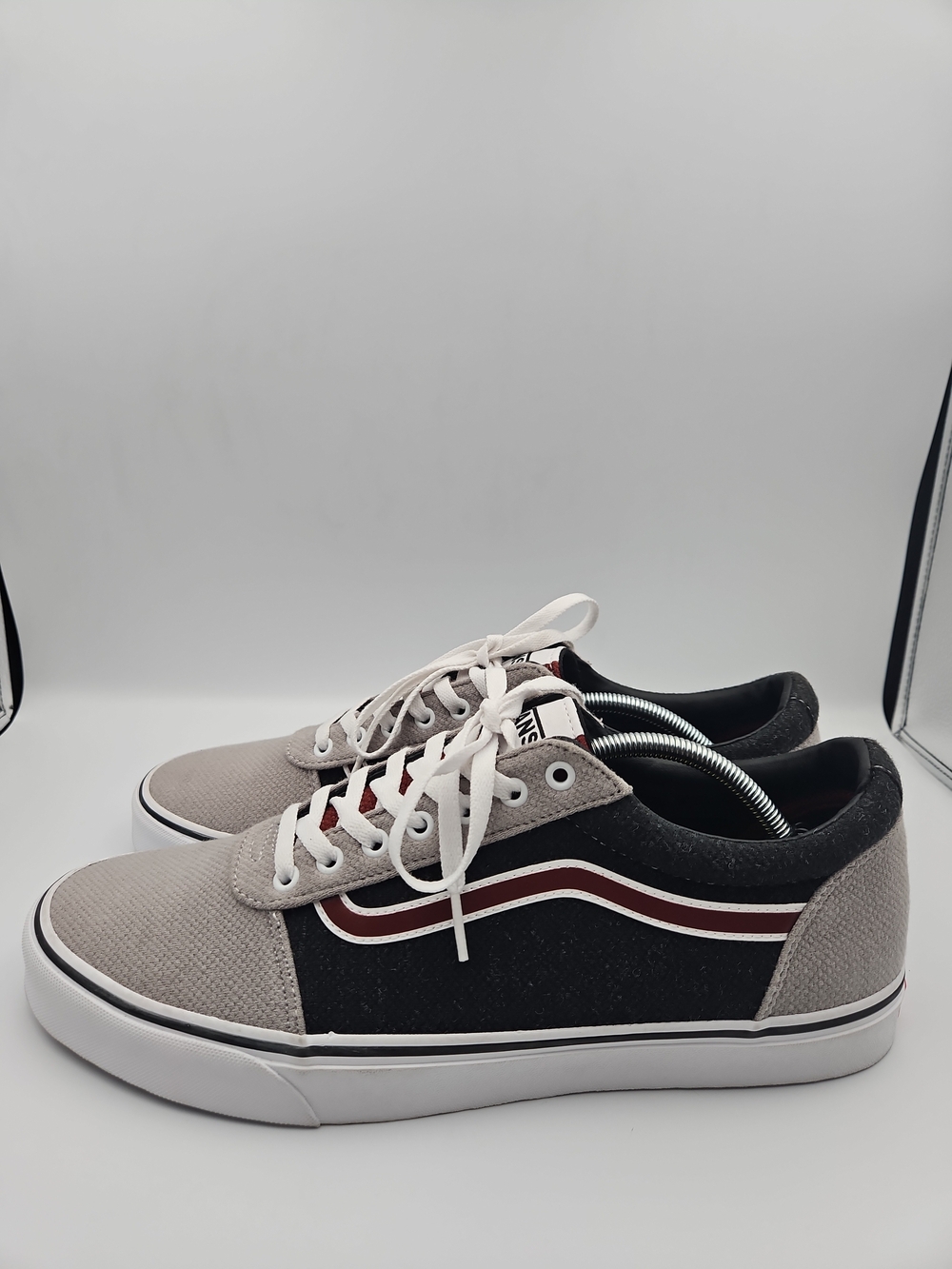 Vans Men’s Black & Grey Low-Top Skate Sneakers